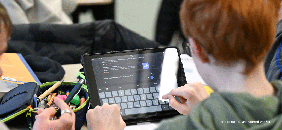 Schüler am Laptop, Foto: picture alliance