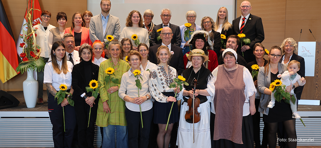 Gruppenbild der Preisträgerinnen und Preisträger des Jahrgang 2025 im Ideenwettbewerb 