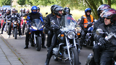 Foto: Biker mit ihren Motorrädern