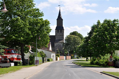 Foto: Kunower Straße mit Kirche