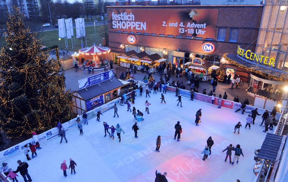 Foto: Eisbahn vor dem Center