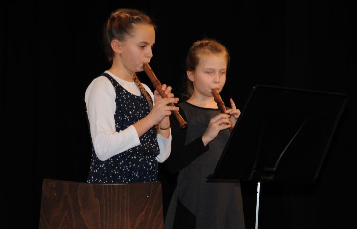 Foto: Wettbewerb Jugend musiziert Jasmin Stephan und Emily Niebsch