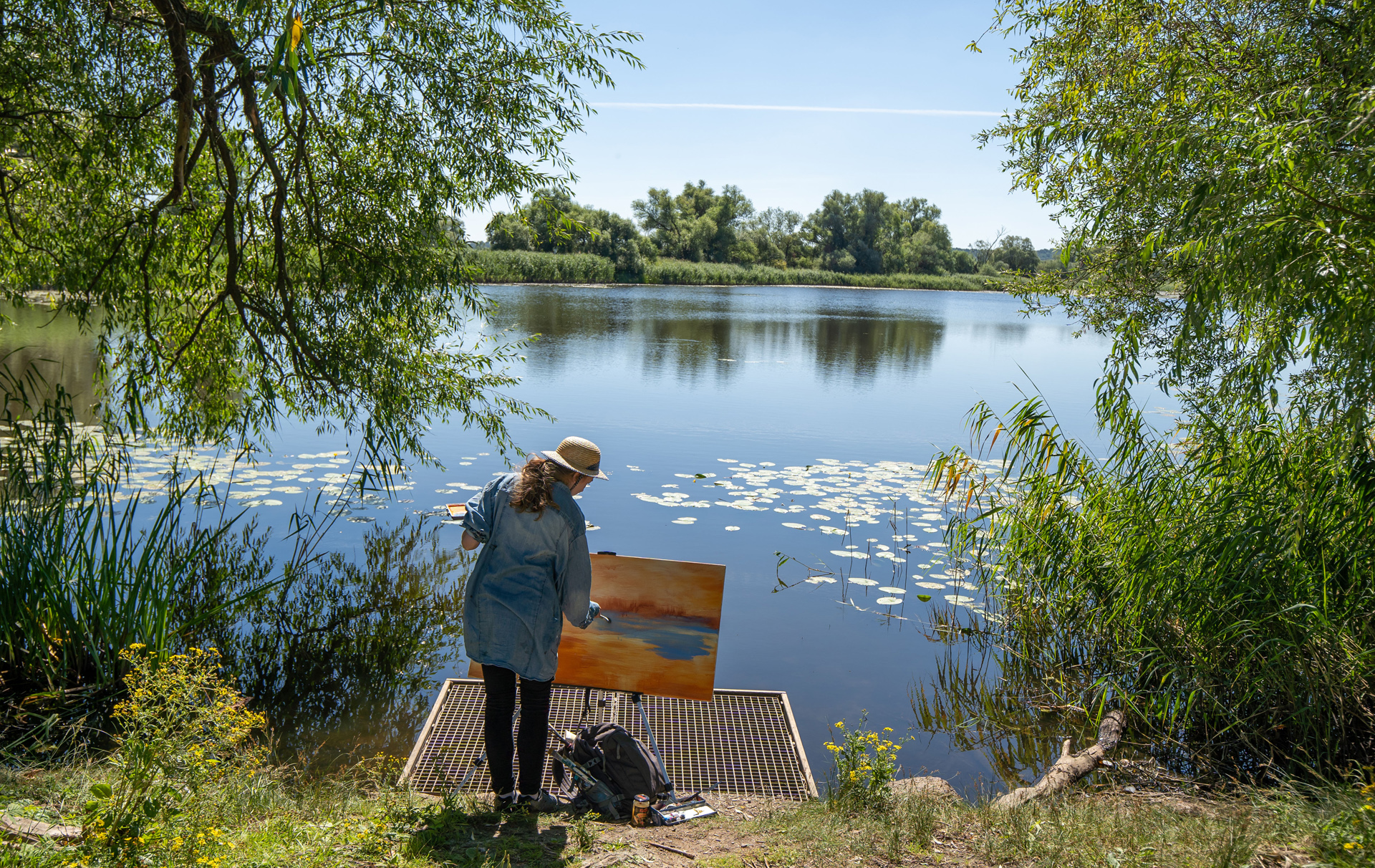 Foto: Malerin bei der Arbeit im Nationalpark