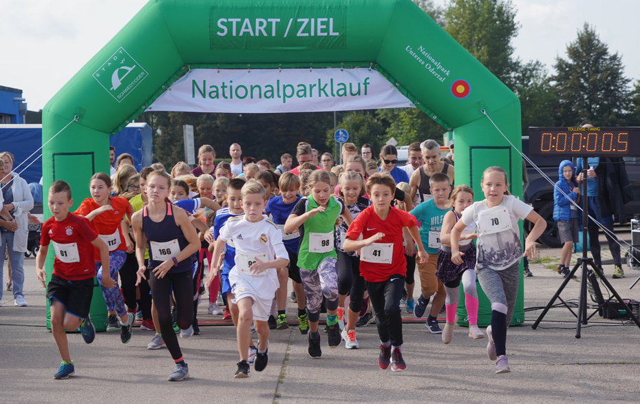 Foto: Kinder starten einen Lauf