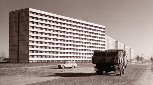 Foto: Hochhäuser an der ehemaligen Leninallee