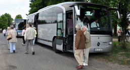 Foto: Bus mit Exkursionsteilnehmern