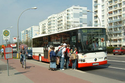 Foto: Bus an der Haltestelle CKS