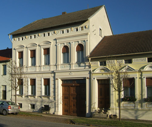 Foto: restaurierte Wohnhäuser