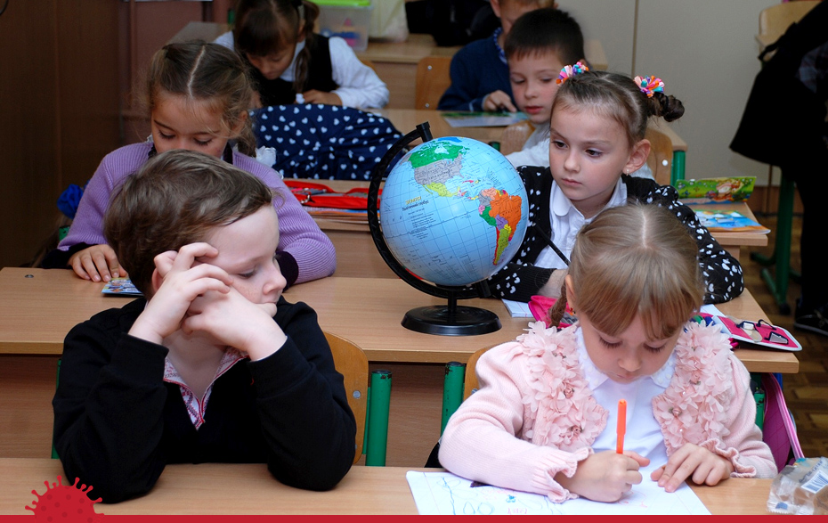 Foto: Grundschulklasse im Klassenraum