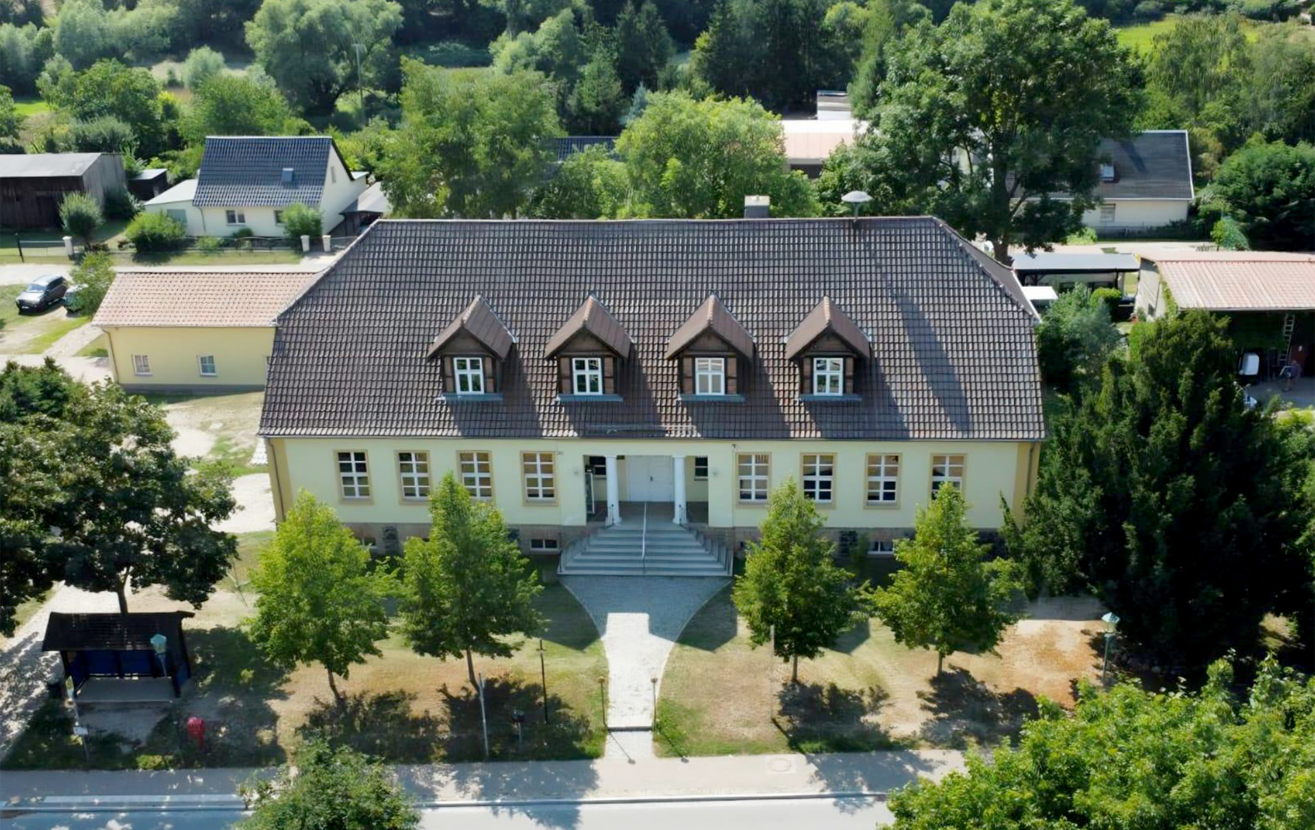 Foto: Blick auf das Gutshaus von oben