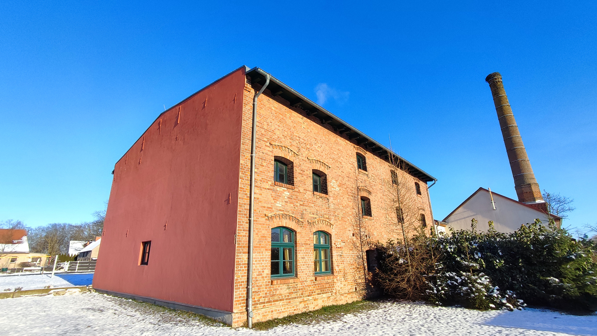 Foto: rotes Backsteingebäude