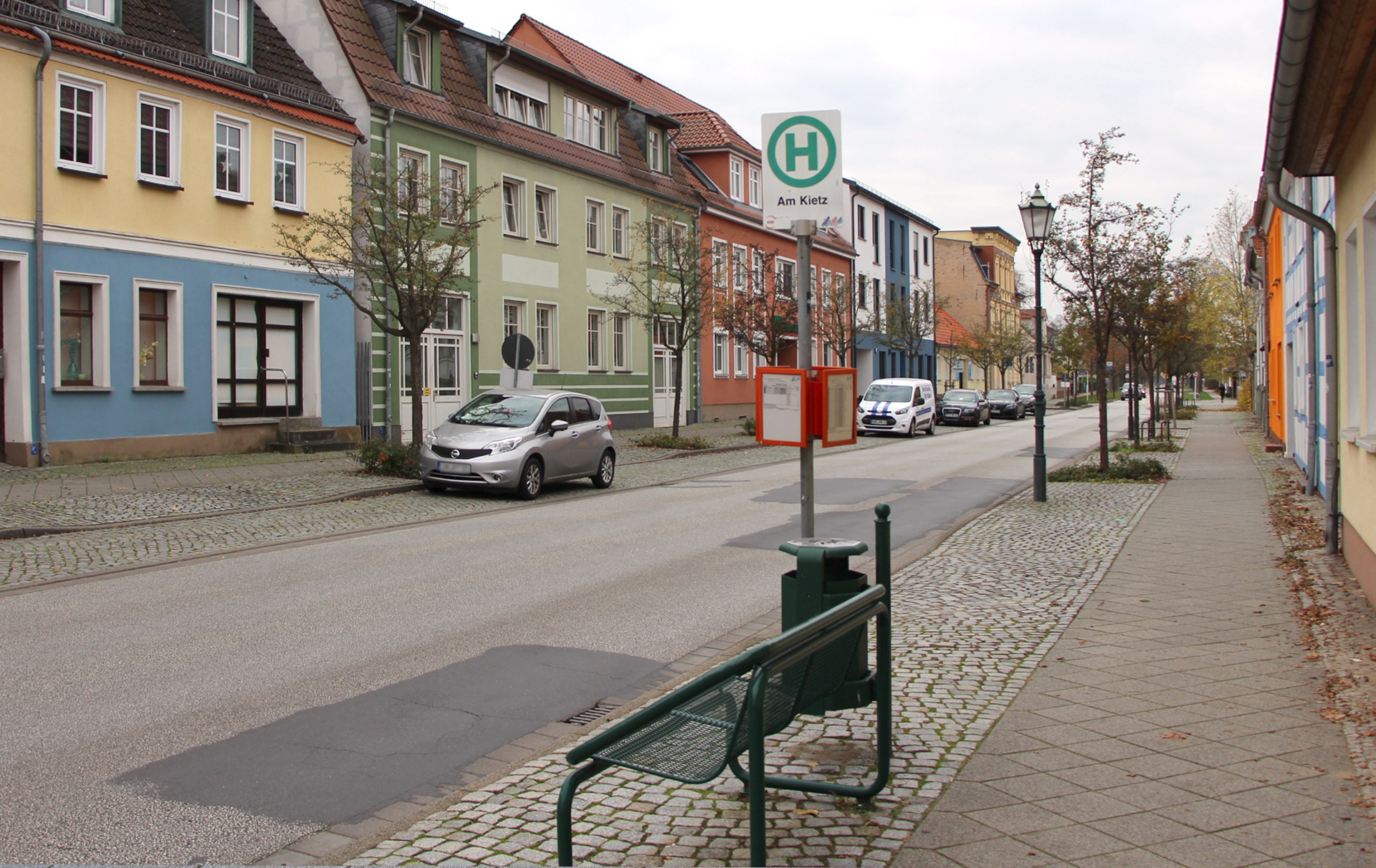 Foto: Straße mit ausgebesserten Stellen Foto: Straße mit ausgebesserten Stellen