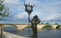 Foto: Neptunskulptur  an der Stadtbrücke