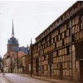 2 Fotos im Wechsel: überbaute Prenzlauer Straße mit der katholischen Kirche zur Orientierung