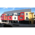 Foto: neues farbiges Wohnhaus in der Neuen Querstraße