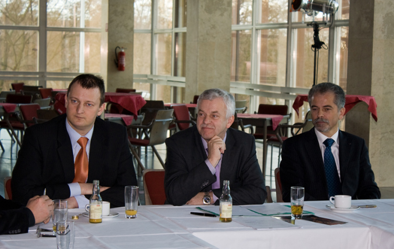Foto vom Pressegespräch am 4. März 2010: Jakub Szumin, Jürgen Polzehl, Adam Fedorowicz