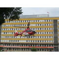 Foto vom 15. Juni 2011: Helikopter startet vor dem Bettenhaus