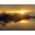 Foto vom 21. Dezember 2011: Spiegelung der untergehenden Sonne im Wasser
