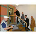 Foto: Die ersten Gäste benutzen die Treppe zum Tempeldienerhaus.