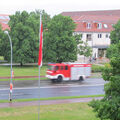 Foto vom 28. Mai 2013: Feuerwehr rast auf der Lindenallee entlang.