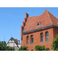 Foto vom 6. Juni 2013: Blick in den blauen Himmel und auf die Dächer von Amtsgericht und Stadtmühle