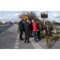 Foto: Gruppe vor dem Schild