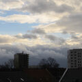 Foto vom 16. März 2014: Wolkenbild über den Dächern