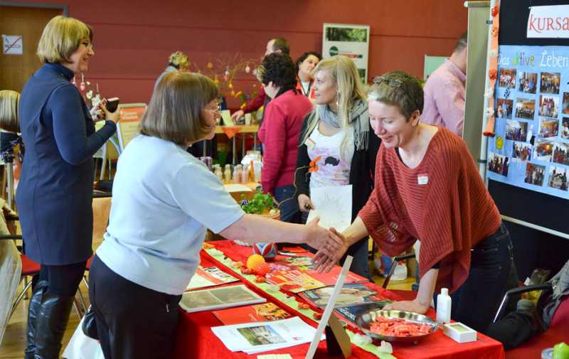 Foto: Messestand mit Publikum Foto: Messestand mit Publikum
