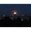 Foto vom 25. Juli 2013: Mondaufgang über den drei Punkthäusern am Stadtpark