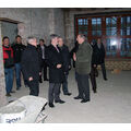 Foto: Der Bürgermeister besucht gemeinsam mit Innenminister Holzschuher und dem Landtagsabgeordneten Bischoff die Baustelle.