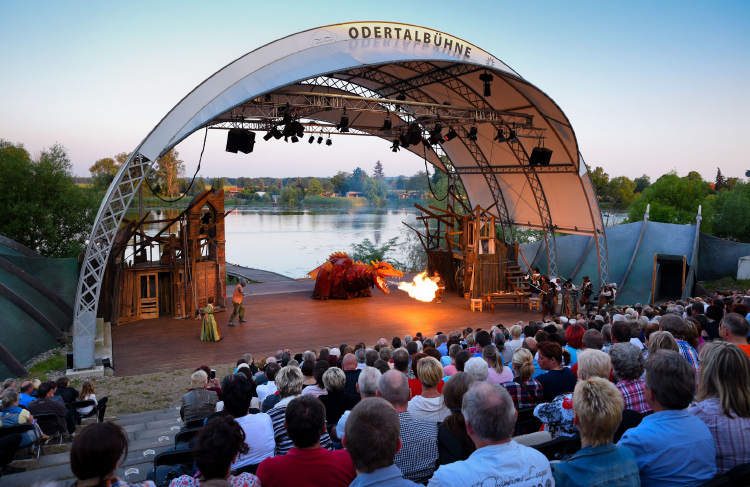 Foto: Odertalbühne mit Publikum