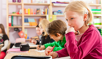 Schüler im Klassenraum